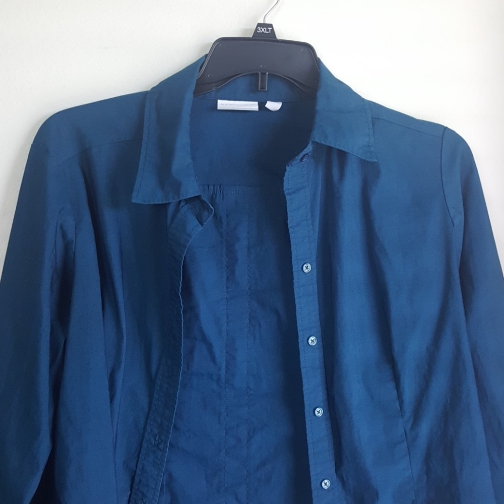 Gorgeous New York & Company button down shirt